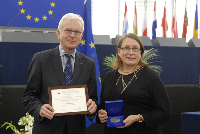 Medal presentation ceremony to former MEPs