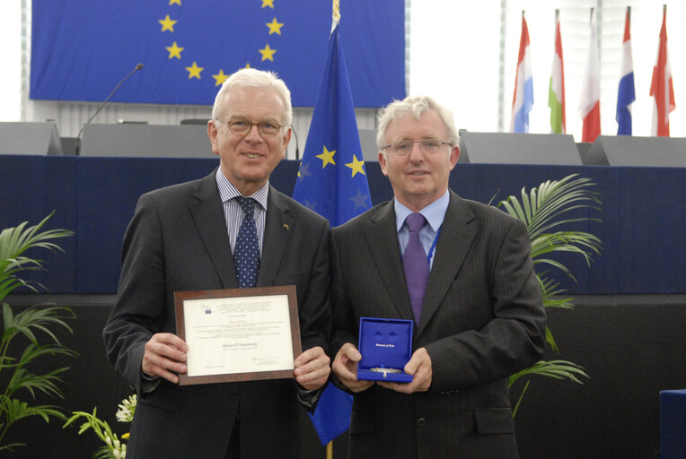 Fotografija 18: Medal presentation ceremony to former MEPs