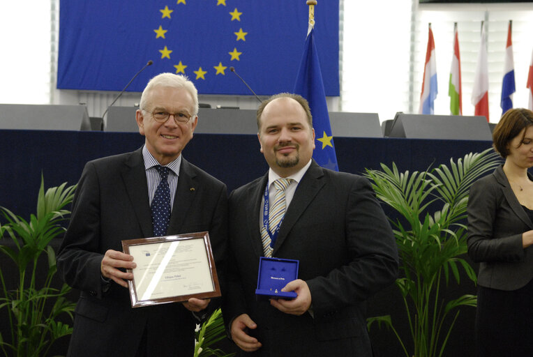 Medal presentation ceremony to former MEPs