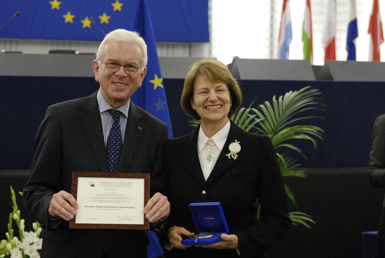 Fotografija 5: Medal presentation ceremony to former MEPs