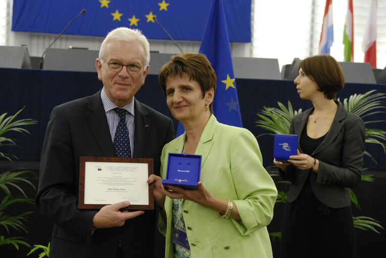 Medal presentation ceremony to former MEPs