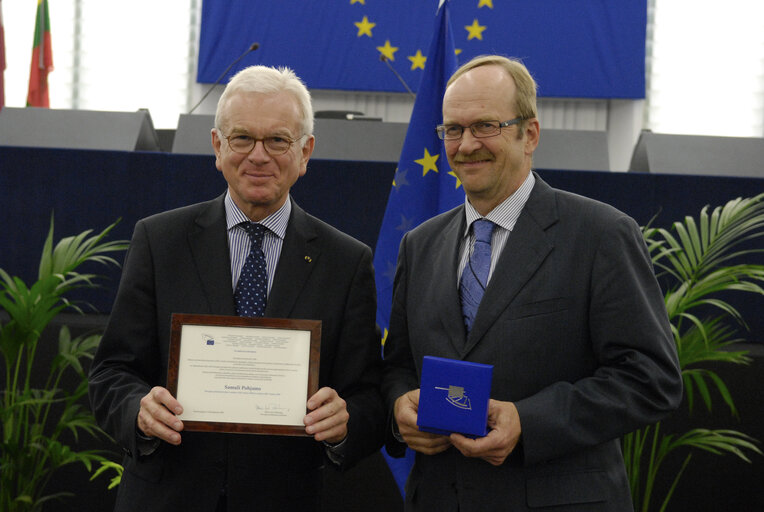 Medal presentation ceremony to former MEPs