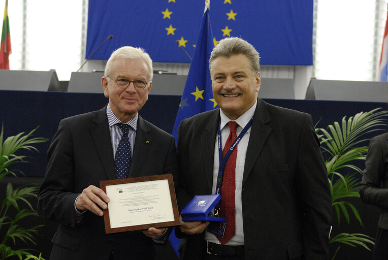 Medal presentation ceremony to former MEPs