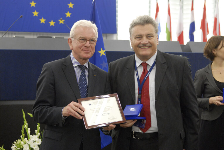 Medal presentation ceremony to former MEPs