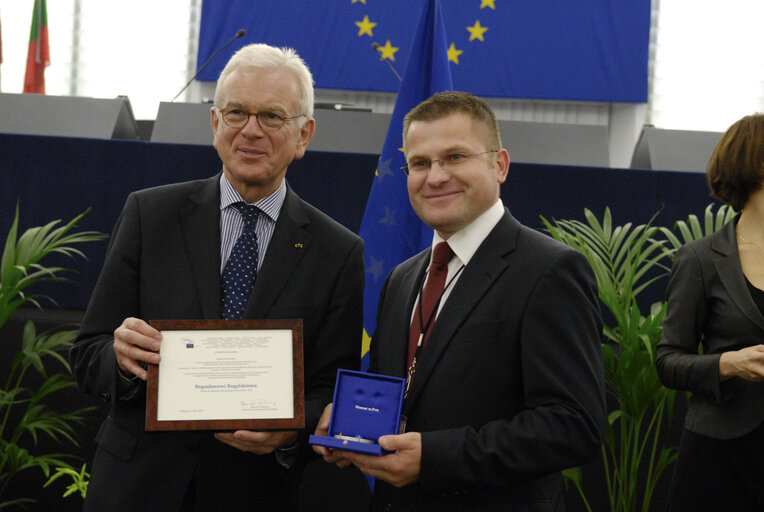 Medal presentation ceremony to former MEPs