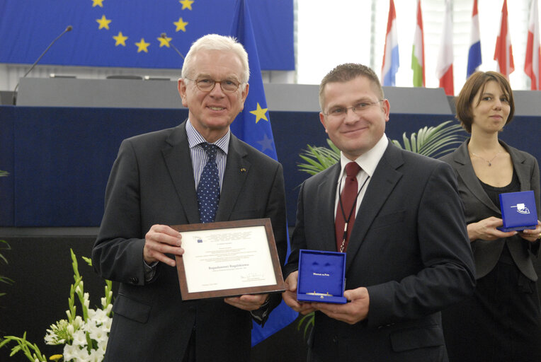 Medal presentation ceremony to former MEPs