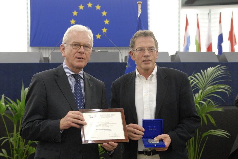 Fotografi 22: Medal presentation ceremony to former MEPs