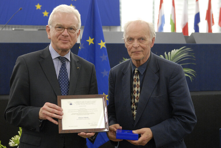 Medal presentation ceremony to former MEPs