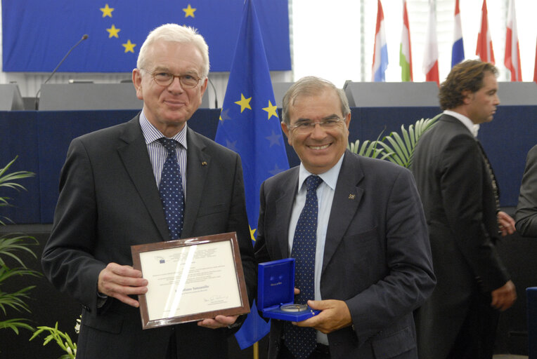 Medal presentation ceremony to former MEPs