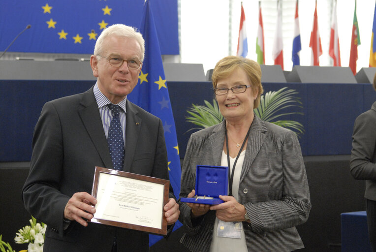 Medal presentation ceremony to former MEPs