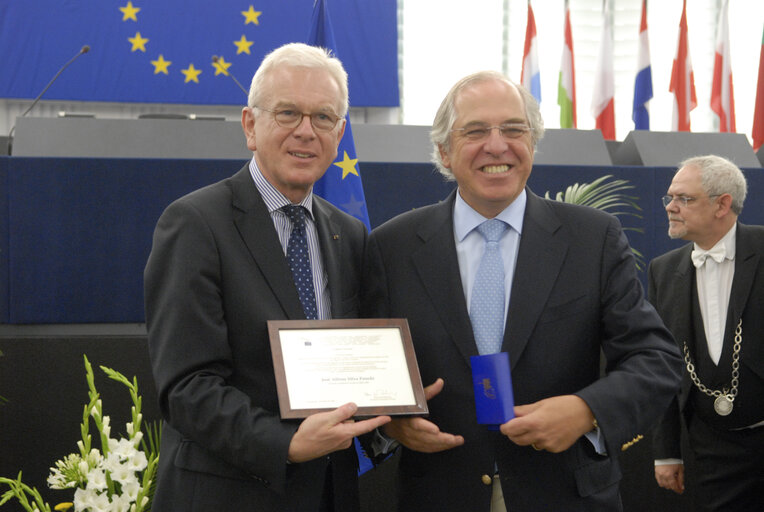 Fotografi 2: Medal presentation ceremony to former MEPs