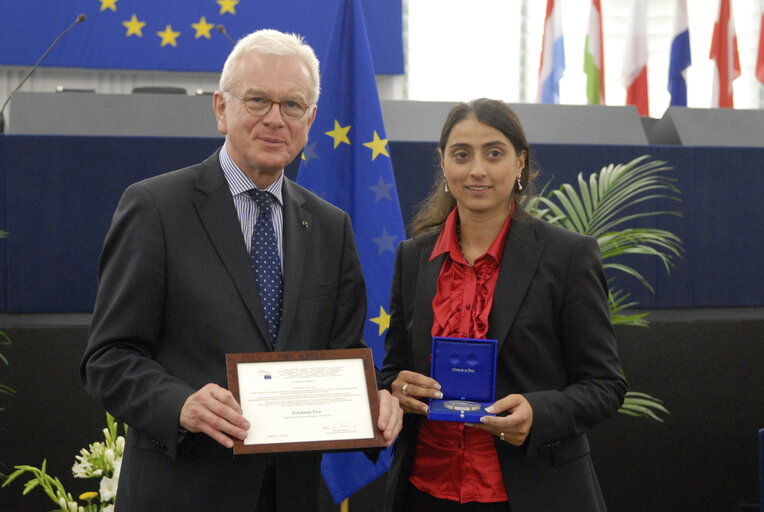 Fotografija 7: Medal presentation ceremony to former MEPs