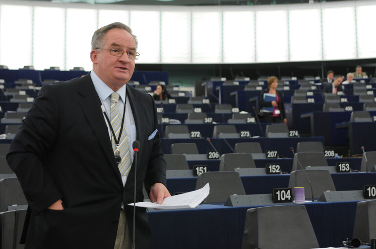 Fotografi 25: Jacek SARYUSZ-WOLSKI in plenary session in Strasbourg.