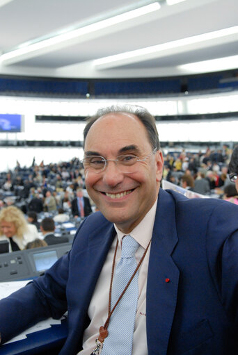 Fotografi 1: Alejo VIDAL QUADRAS in plenary session in Strasbourg.