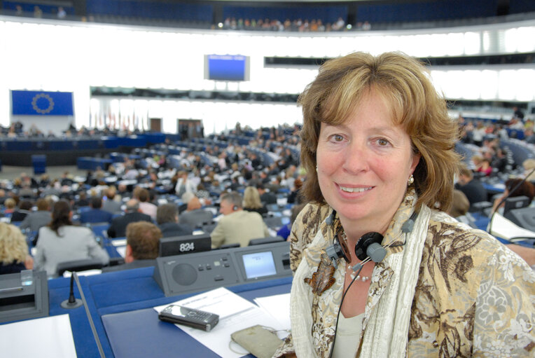 Fotografi 6: Diana WALLIS in plenary session in Strasbourg.