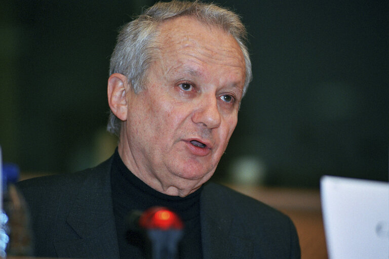 Φωτογραφία 13: European support for the kidnapped journalists Florence AUBENAS and Hussein HANOUN AL-SAADI.