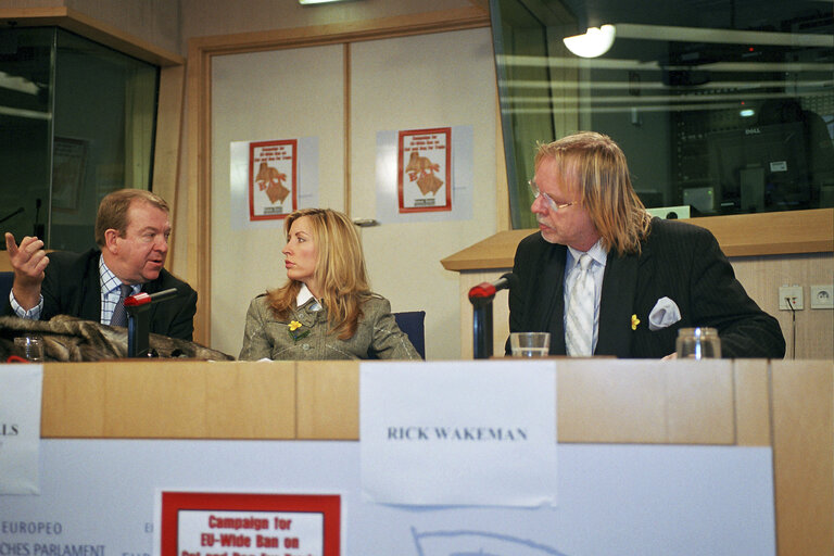 Fotografie 11: Meeting on the Campaign for EU-Wide Ban on Cat and Dog Fur Trade.