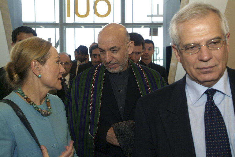 Photo 23 : Visit of the President of Afghanistan to the EP for the signature of a joint EU-Afghan declaration.