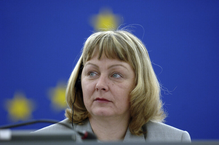 Zdjęcie 8: EP Vice-President Sylvia-Yvonne KAUFMANN presides over a plenary session in Strasbourg