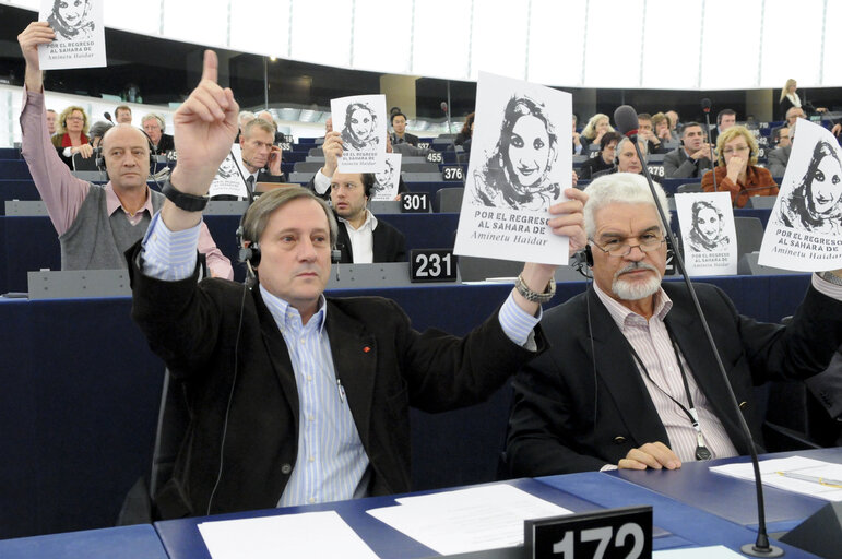 Nuotrauka 5: Demonstration Aminetu Haidar during the plenary session in Strasbourg.