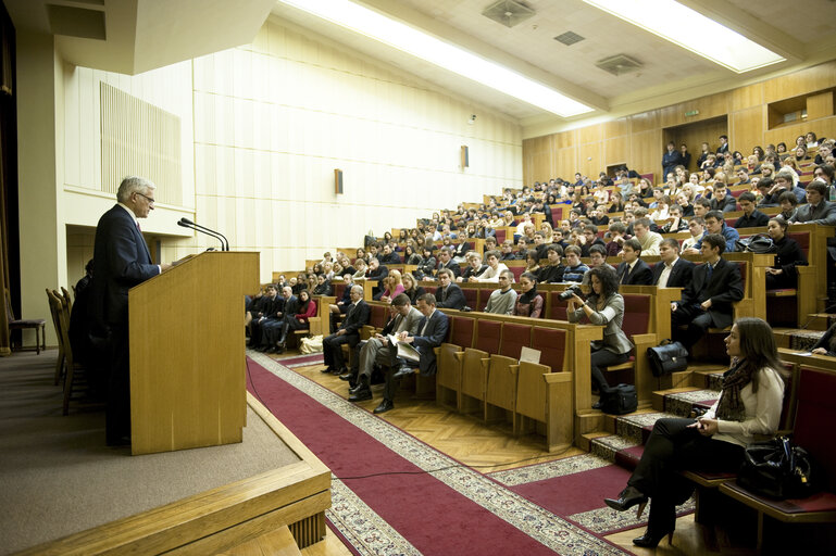 Foto 12: Official visit of the EP President to Kiev, Ukraine. Debate with students of International Relations of the Taras Shevchenko University.