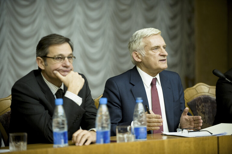 Foto 6: Official visit of the EP President to Kiev, Ukraine. Debate with students of International Relations of the Taras Shevchenko University.