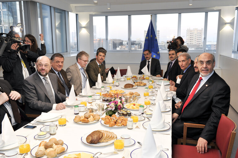 Fotografia 8: EP President meets with Prime Minister of Tunisia.