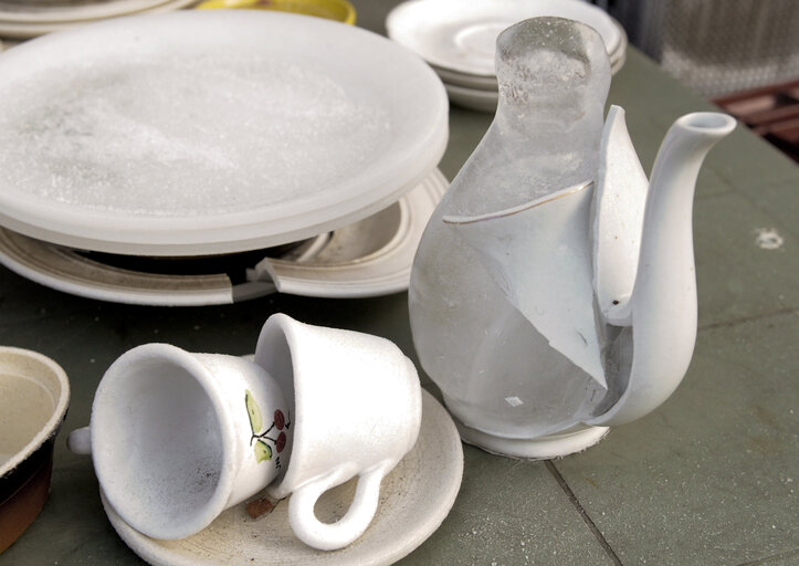 Fotografija 1: Broken Dishes because of Freezing