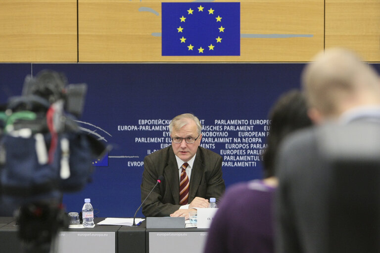 Fotografie 1: Press Conference of the Vice President of the EC Economic and Monetary Affairs and the Euro