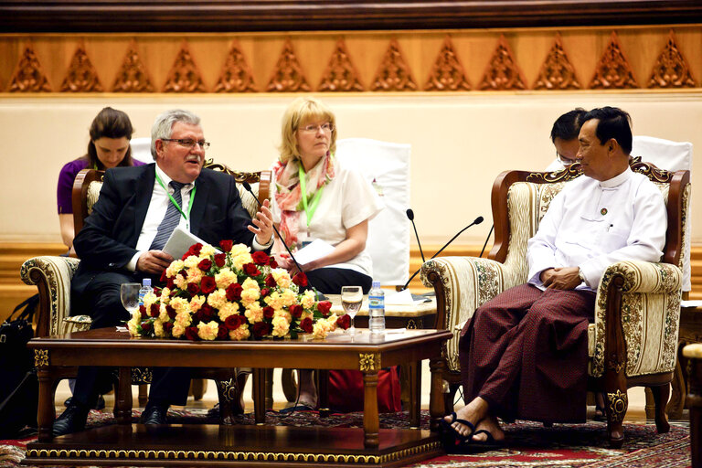 Снимка 4: Nay Pyi Taw- Myanmar, 28 February 2012.  REUNION OF THE MEMBERS FROM THE EUROPEAN PARLIAMENT WITH PYITHU HLUTTAW SPEAKER THURA U SHWE MANN.