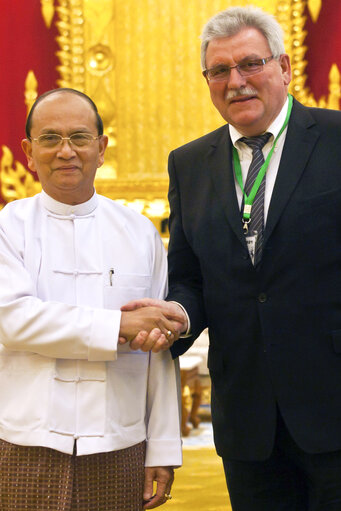 Снимка 11: Nay Pyi Taw- Myanmar, 28 February 2012.  REUNION OF THE MEMBERS FROM THE EUROPEAN PARLIAMENT WITH THE PRESIDENT FROM MYANMAR, U THEIN SEIN.   The President from Myanmar with EP Chairman.