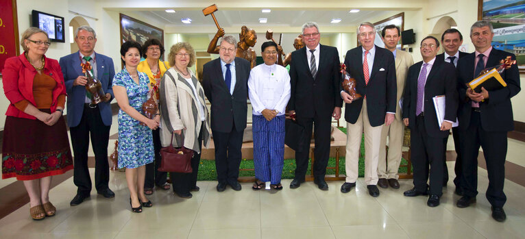 Fotografi 44: Nay Pyi Taw- Myanmar, 28 February 2012.  REUNION OF THE MEMBERS FROM THE EUROPEAN PARLIAMENT THE MINISTER FOR INDUSTRY, U SOE THEIN.