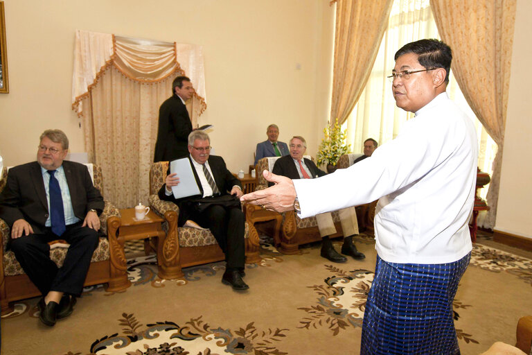 Fotografi 42: Nay Pyi Taw- Myanmar, 28 February 2012.  REUNION OF THE MEMBERS FROM THE EUROPEAN PARLIAMENT THE MINISTER FOR INDUSTRY, U SOE THEIN.