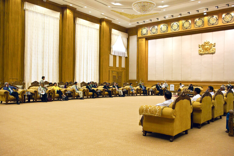 Fotografi 39: Nay Pyi Taw- Myanmar, 28 February 2012.  REUNION OF THE MEMBERS FROM THE EUROPEAN PARLIAMENT  WITH U KHIN AUNG MYINT, SPEAKER OF THE AMOYATHA HLUTTAW.