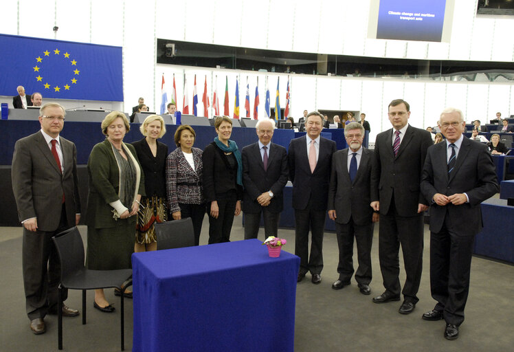 Photo 4: Ceremonial signing of co-decision legislation, in the hemicycle