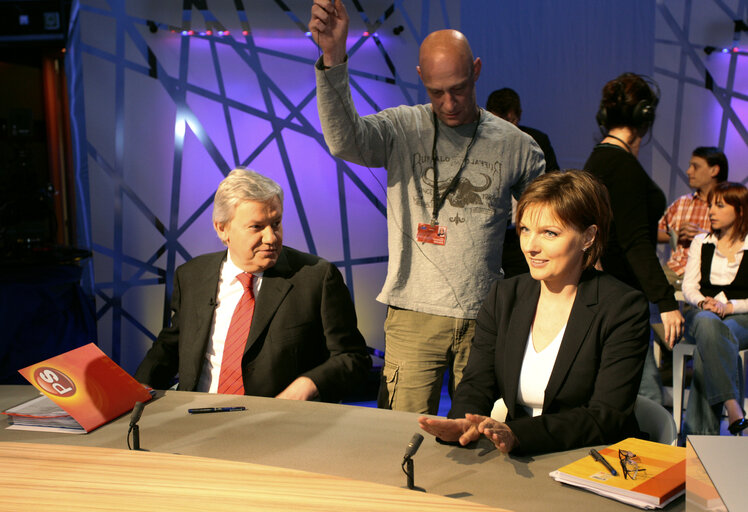 Foto 9: Debate at the EP's television studio.