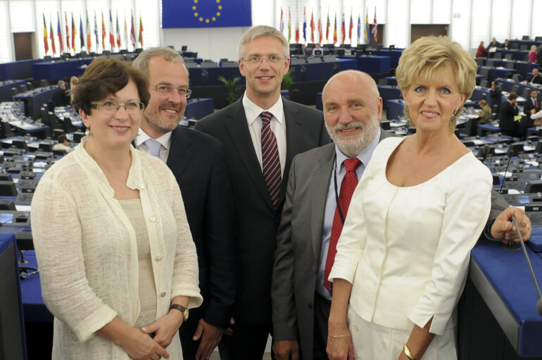 Foto 2: Latvian Delegation