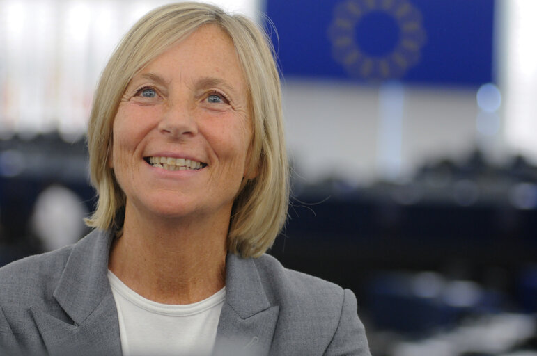 Fotografie 2: Marielle DE SARNEZ in plenary session in Strasbourg.