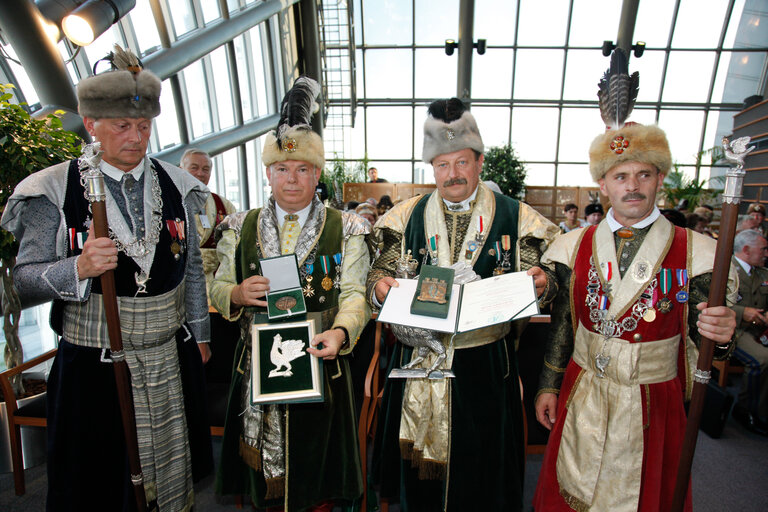 Photo 25 : EP President meets with a delegation of Polish Brotherhood of Marksmen.