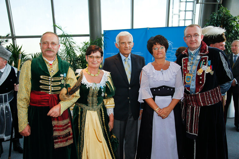 Photo 4 : EP President meets with a delegation of Polish Brotherhood of Marksmen.