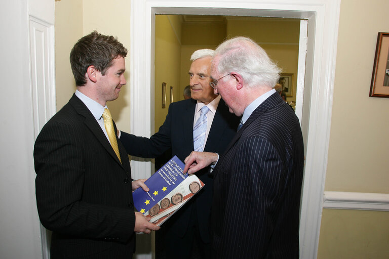 During his visit to Ireland the EP President attended a meeting  hosted by the European Special Olympics at the European Parliament Information Office in Dublin.