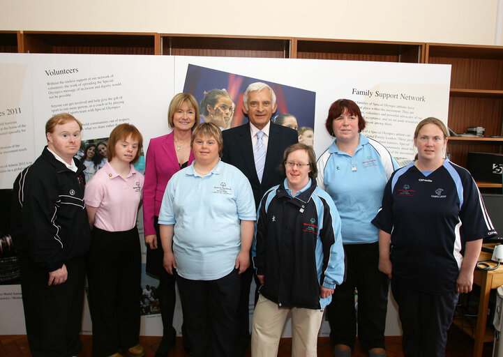 Fotografija 2: During his visit to Ireland the EP President attended a meeting  hosted by the European Special Olympics at the European Parliament Information Office in Dublin.