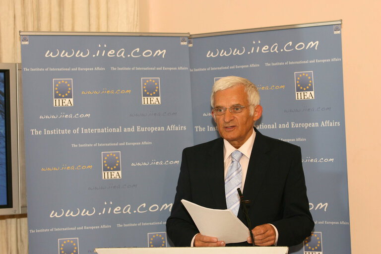 Fotografija 6: EP President during his visit to Ireland, where he gave a speech at Institute of European Affairs in Dublin.