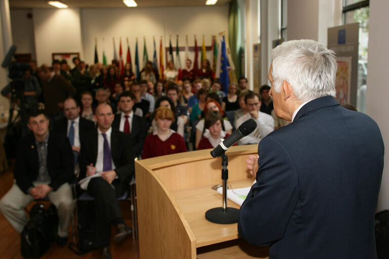 Fotografija 13: EP President on a visit to Ireland where he gave a talk at the Eurpean Parliament Information Office in Dublin.