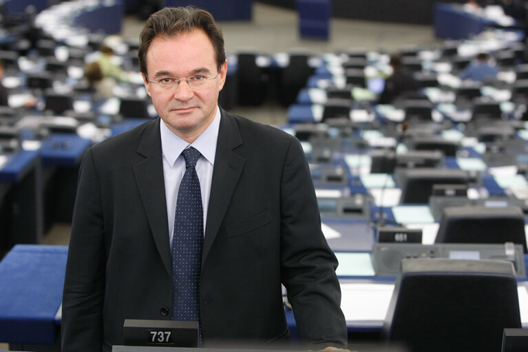 Foto 8: Giorgos PAPAKONSTANTINOU in plenary session in Strasbourg.