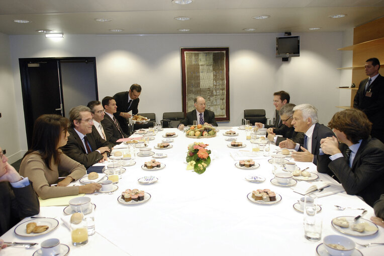 Foto 2: EP President has breakfast with the Mayor of Strasbourg.