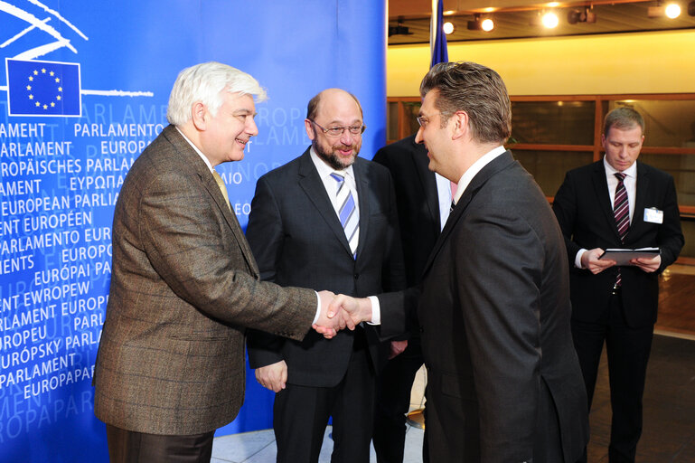 Fotogrāfija 18: EP President meets Croatian observers.