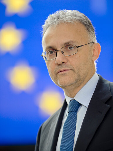 Photo 4 : Portrait of MEP Mario MAURO