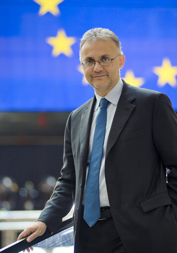 Photo 5 : Portrait of MEP Mario MAURO