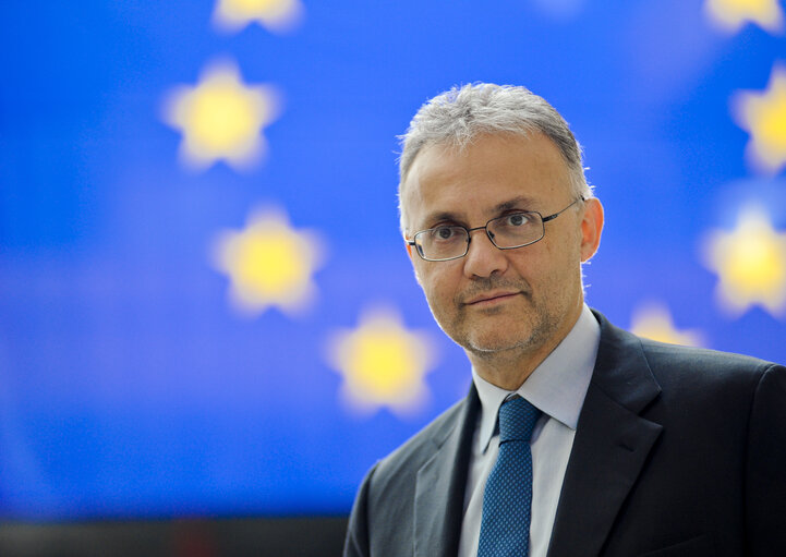 Photo 3 : Portrait of MEP Mario MAURO